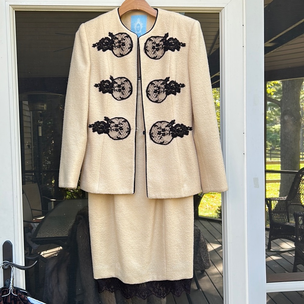 Zang Toi size 6 pale yellow wool dress suit
